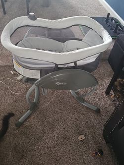 Mechanical Baby Bassinet 