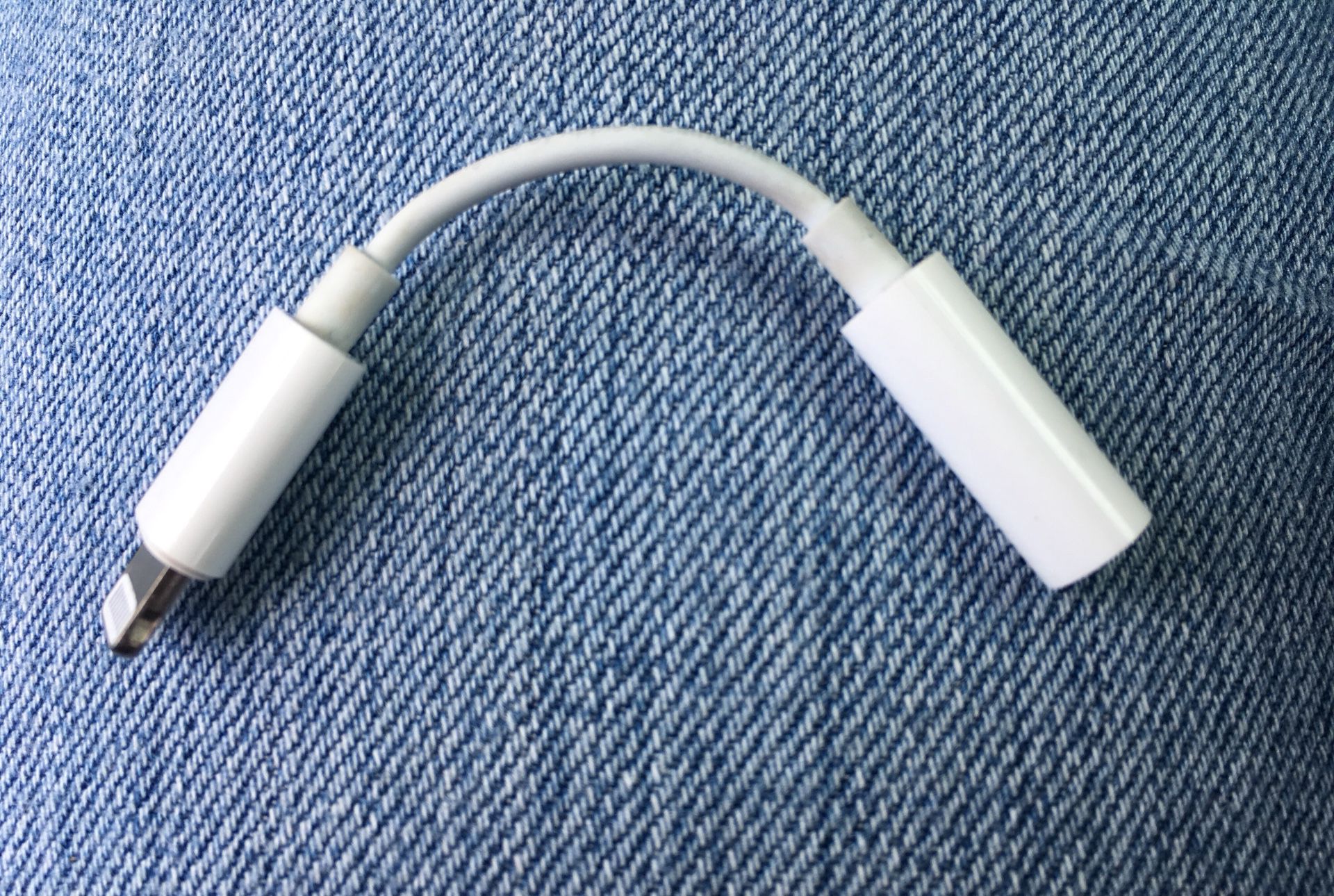 Apple headphone adapter