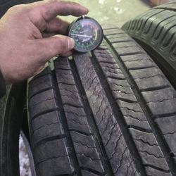 2 tires 215/65/16 Michelin x Tour A/S ²
