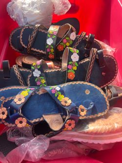 Guaraches , niñas niños , mujer y hombres