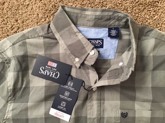 NWT~Men’s CHAPS~Classic Fit Shirt~MEDIUM~Color: GREY~2-way stretch~short Sleeves~adjustable cuffs