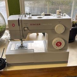 Heavy Duty Singer Sewing Machine 