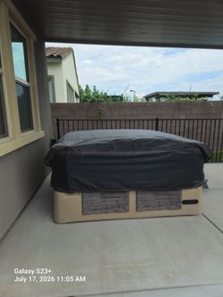 Hot Tub with Hard Cover and Steps