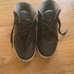Boys Light Up Sketchers Size 12