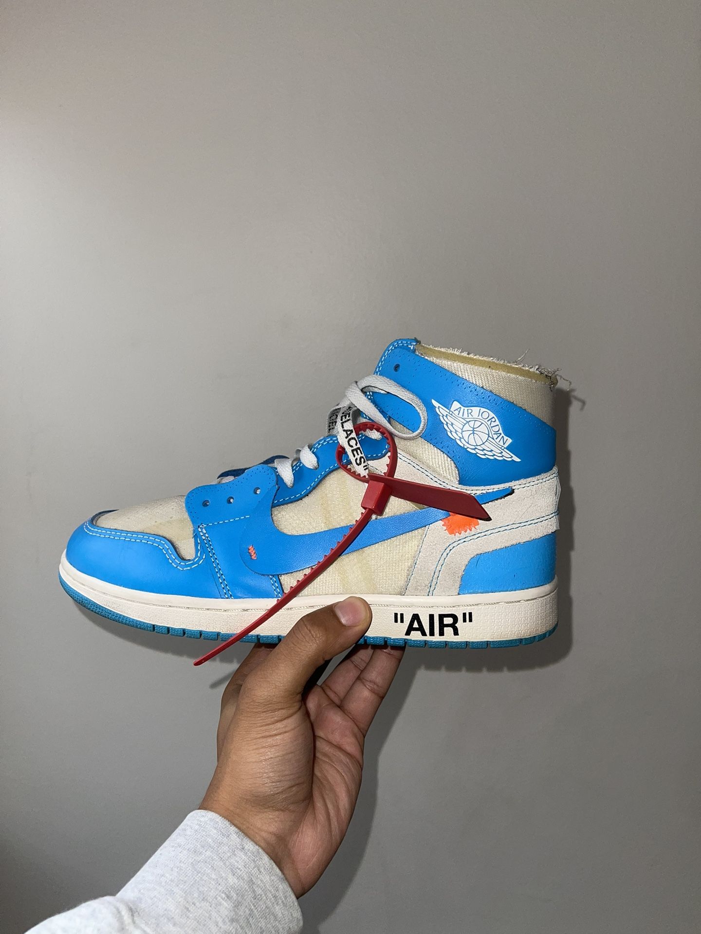 Off White Unc Jordan 1s