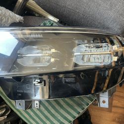 2020-22 FORD  EXPLORER  LEFT  HEADLIGHT 