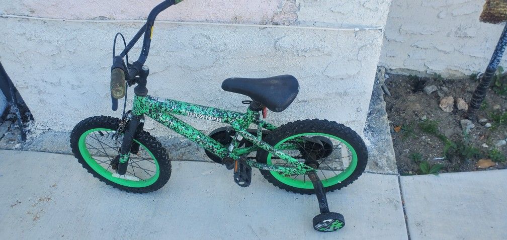 Dynacraft Invader BMX Kids Bike