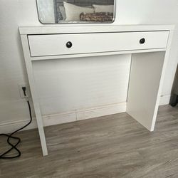 Desk with drawer 