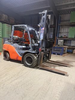2019 Toyota 9,000 lbs capacity forklift
