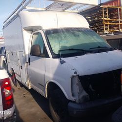 2001 Chevrolet Express 3500 van for Parts