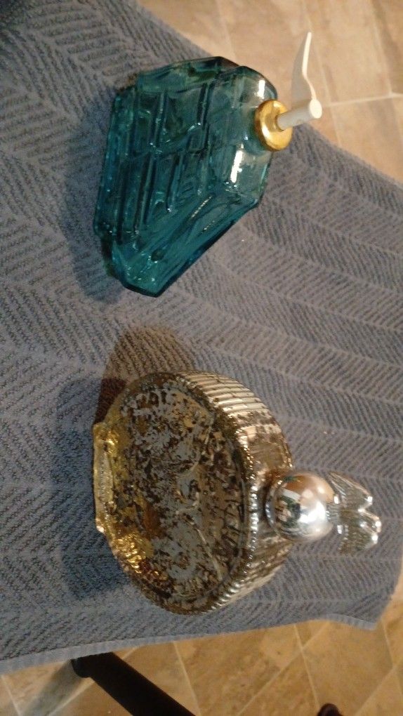 Vintage Collectible Avon Liberty Coin And Sailboat The Coin Still Have A Little Cologne Left Both Are In Very Good Condition