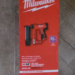 Milwaukee M12 23ga pin nailer 2540-20 (TOOL ONLY)...NEW_NUEVO $169 PRECIO FIJO_FIRM PRICE