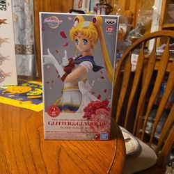SAILOR MOON FIGURE 