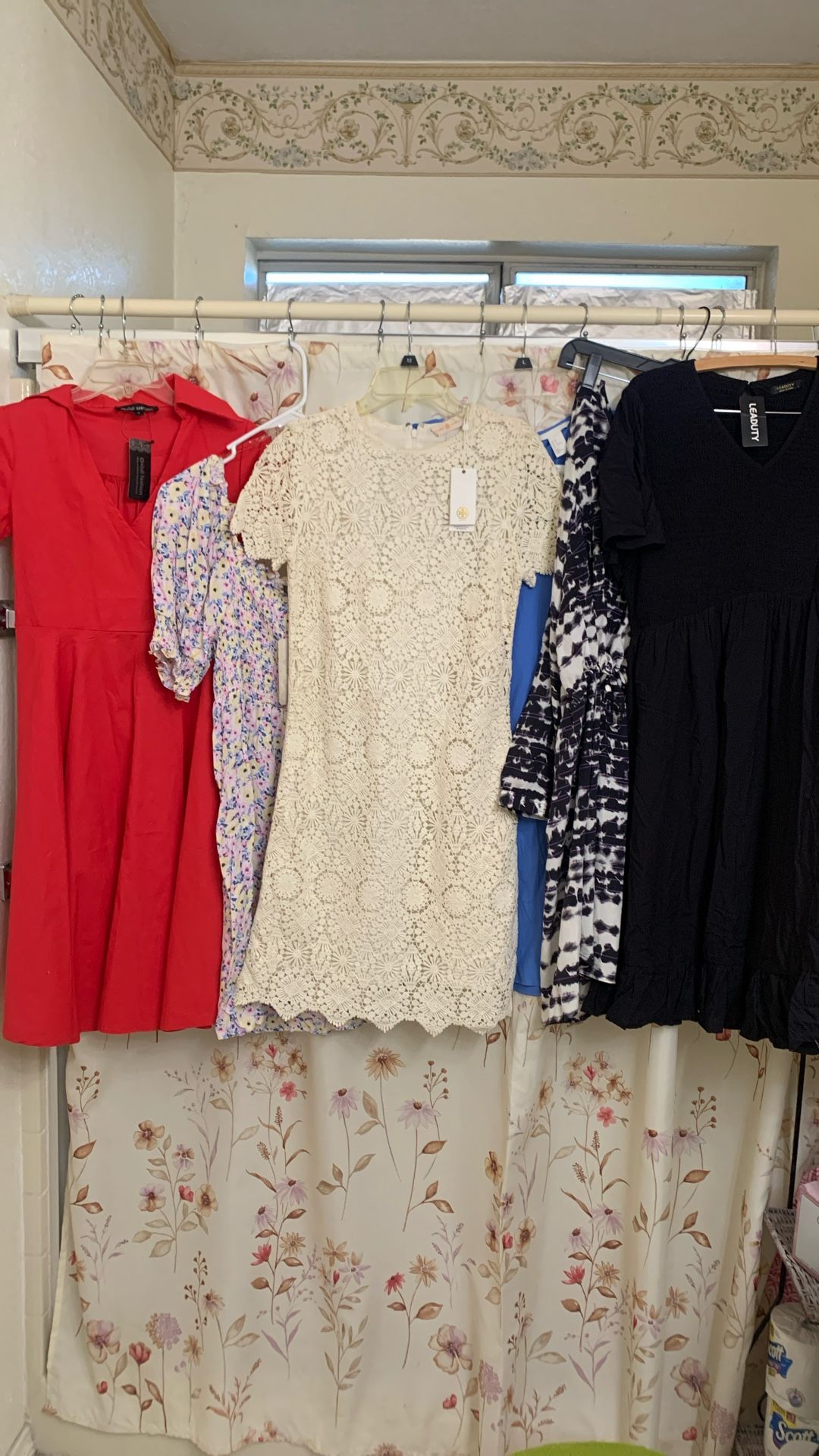 Dresses: NEW/w/tags. $4.00 Each. Chino, Ca