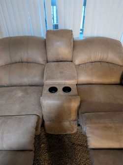 Broyhill dual electric reclining sofa