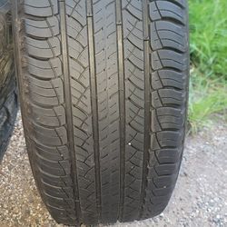 Michelin Latitude Tour HP 265x60x18 (2) Tires Like New