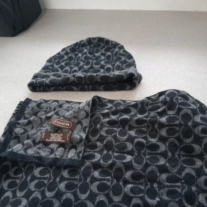 Coach hat best sale and scarf set