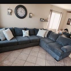 Large And Beautiful Grey Sectional Couch From Jerome's LIKE NEW 