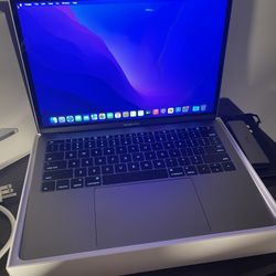 Apple MacBook Pro Laptop Bundle