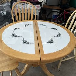 Solid Wood Extendable Dinning Table 