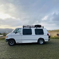 Oportunity! 🚐 Dodge Ram Van 2500 (1997) - Camperized and Ready for Van Life! 🏕️