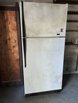 Roper Working Fridge 18 Cubic Ft