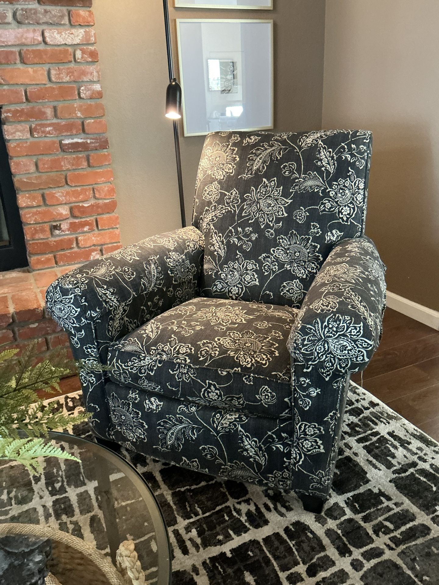 Ethan Allen Upholstered Armchair – Classic Style & Super Comfy