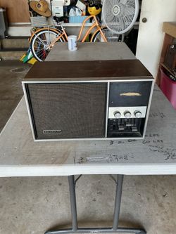Vintage AM/FM Radio
