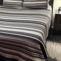 Queen Size Bedroom Set. Mattress Not Included. 