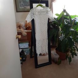 INTERNATIONAL NEW  BEAUTIFUL  WHITE LACE DRESS ASKING $30 SIZE  SMALL