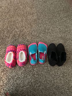 Girls shoes/slippers