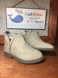 Little Girl Osh Kosh Grey boots
