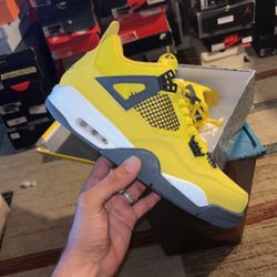 Jordan 4 Lightning 