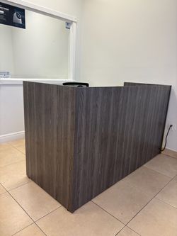 Commercial Office Workstation Desk / Cubicle with Privacy Panels – MUST SELL