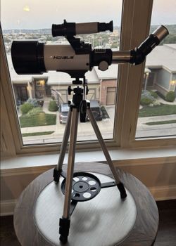NEW Honslis 70mm Refractor Telescope w/ Tripod & Carrying Case