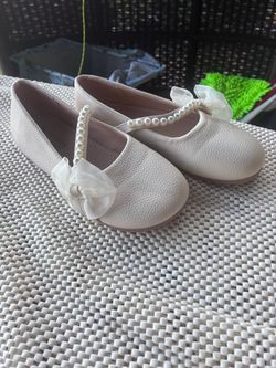 Girls Size 220 Size 3-3.5 Cream White Dress Shoes Pearl Ribbon Trim NWOT