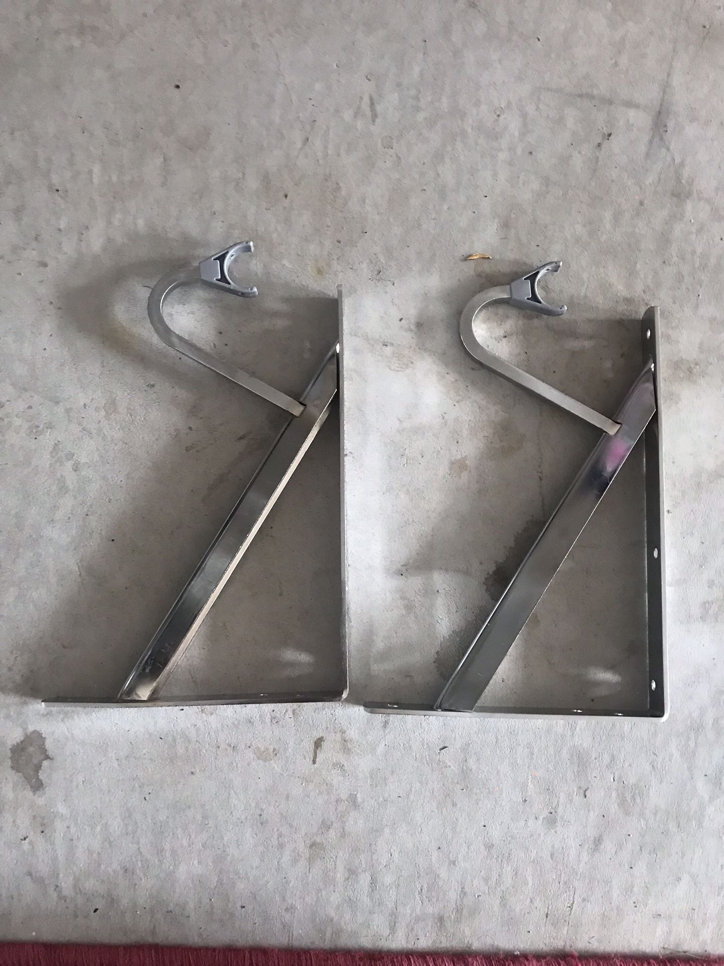 Heavy duty shelf and rod bracket - chrome