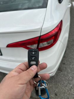 Car Keys N Remotes/ Llaves Con Control