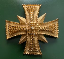 VINTAGE BOLD SIZE BSK MALTESE CROSS BROOCH PIN PENDANT