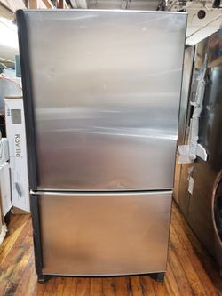 Frigidare Refrigerator 36"w used great 👍 condition