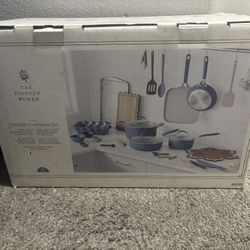 New The Pioneer Woman 34-piece Set 
