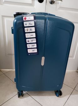 28" Izod Luggage Case - NEW