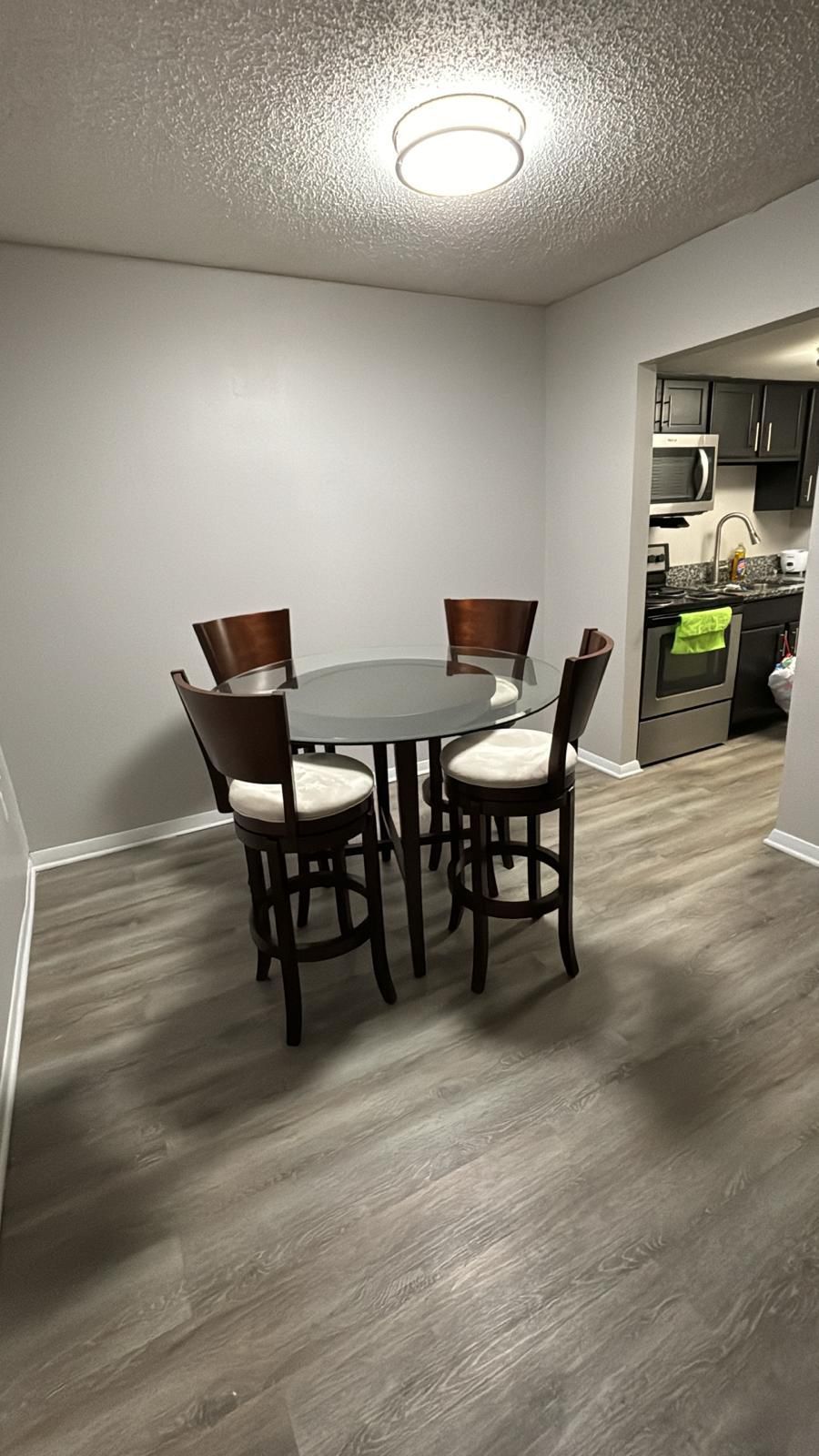 Lujoso Comedor Con Sillas Giratorias D Madera Maciza