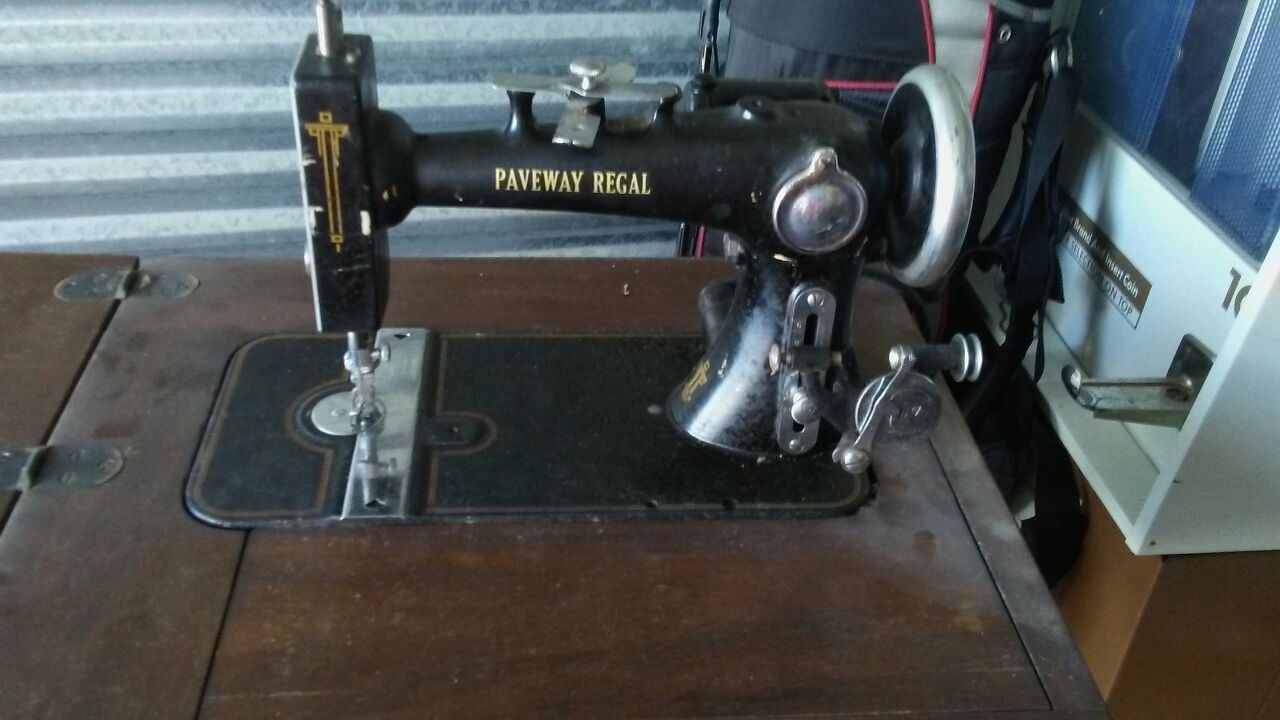 PAVEWAY REGAL SEWING MACHINE IN SOLID WOOD CABINET