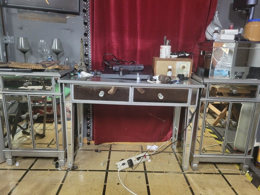 Mirror Desk