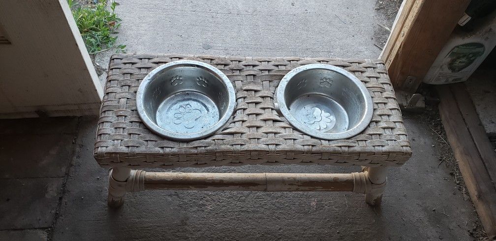 dog bowl shiny table to put dog bowl