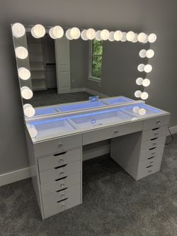 Large Luxury Make-Up Vanity With Bluetooth
