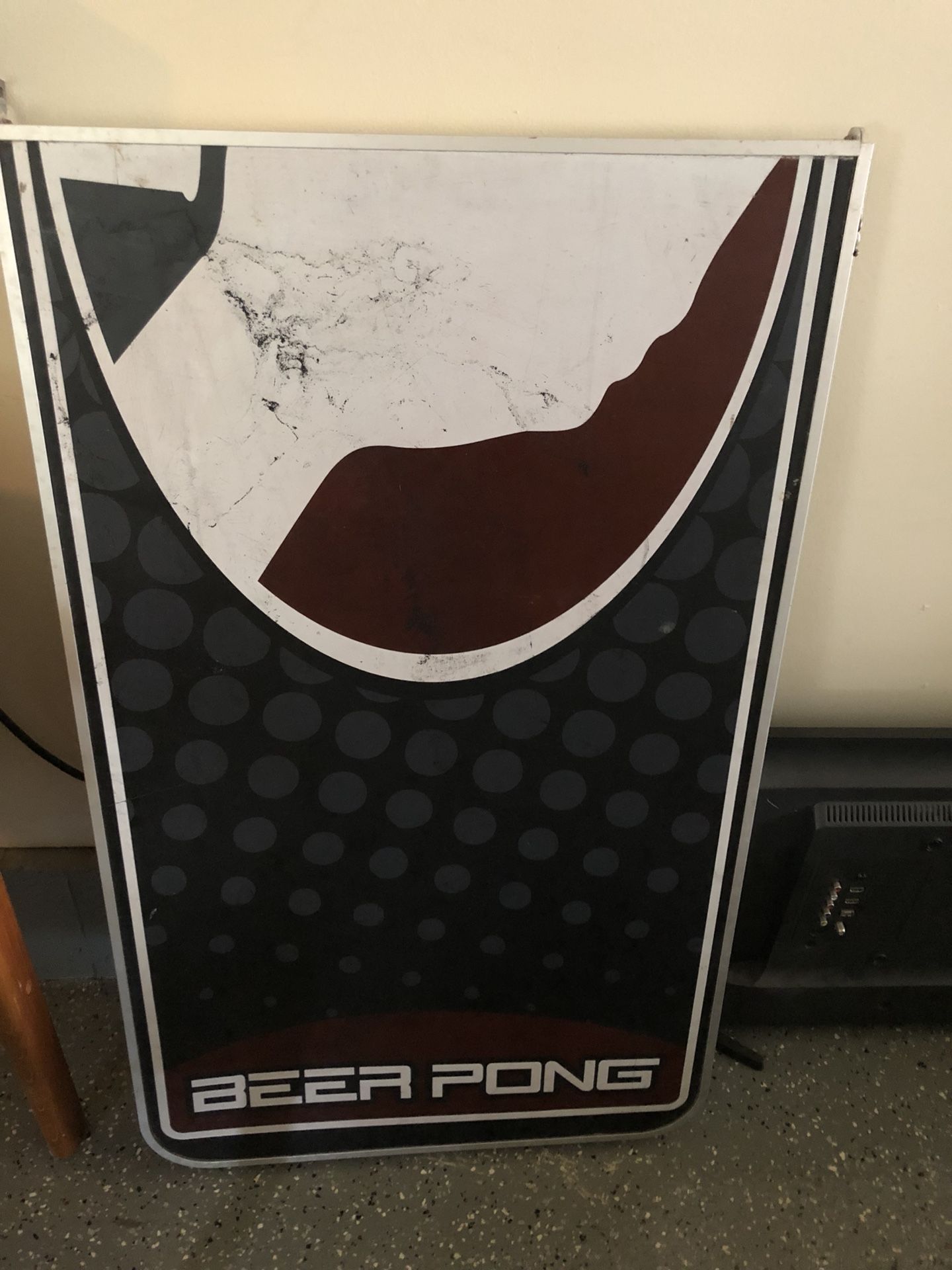 Beer pong table