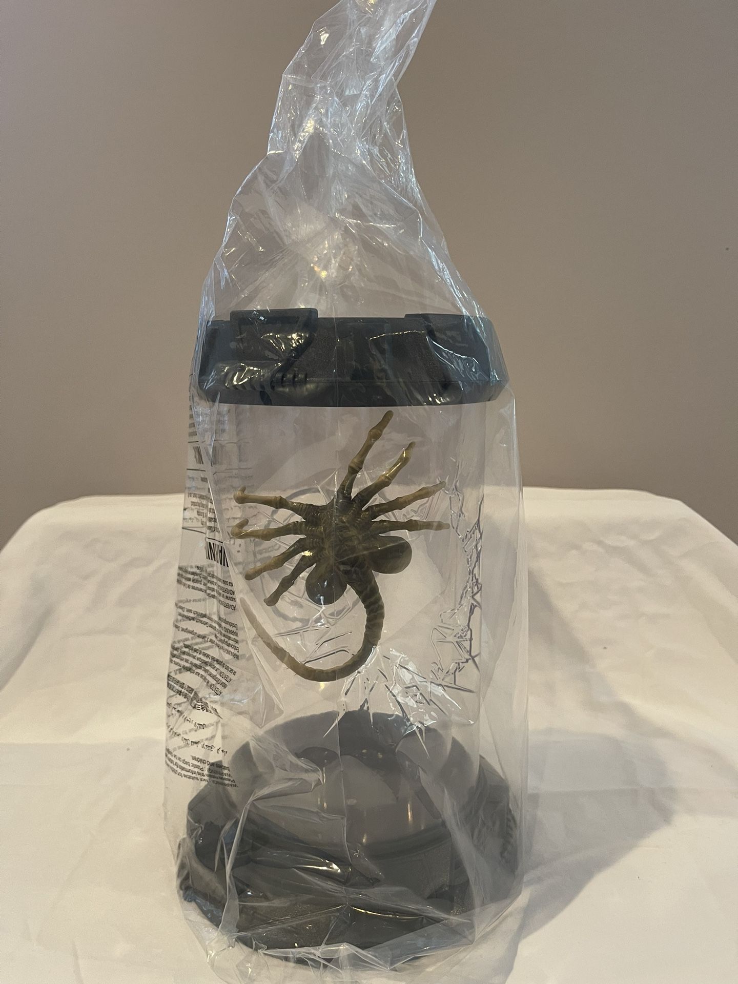 Regal Exclusive Alien Romulus Facehugger Stasis Chamber Popcorn Bucket