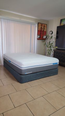 VERY NICE LIKE NEW QUEEN SIZE SEALY POSTUREPEDIC HYBRID MATTRESS AND BOXSPRING FOR SALE! IN EXCELLENT CONDITION, FREE DELIVERY